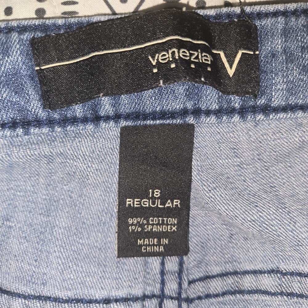 Venezia Lightwash Straight Leg Mom Jeans, Size 18 Reg - Picture 5 of 5